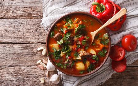 Zupa gulaszowa: przepis na pyszną zupę