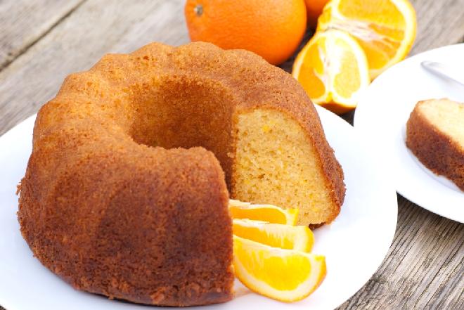 Babka pomarańczowa: wilgotna dzięki zmiksowanym w całości owocom