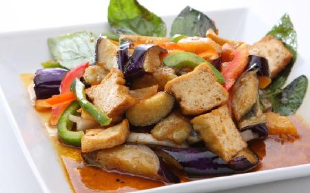 Tofu na ostro smażone z warzywami - jak zrobić?