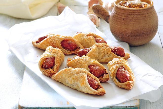 Biała kiełbasa w cieście francuskim - znakomita do żurku