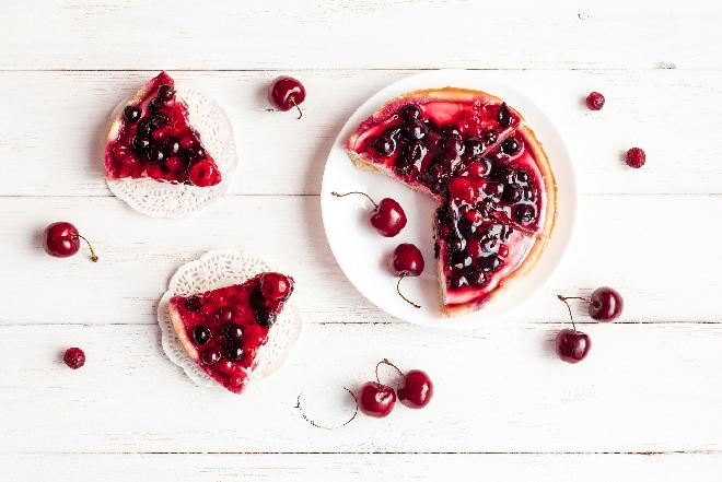 Tarta z czereśniami i panna cottą - przepis na pyszne ciasto!